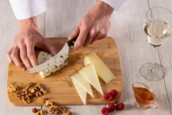 Couteau à fromage Arcos Universal lame ajourée 14,5cm manche en POM riveté