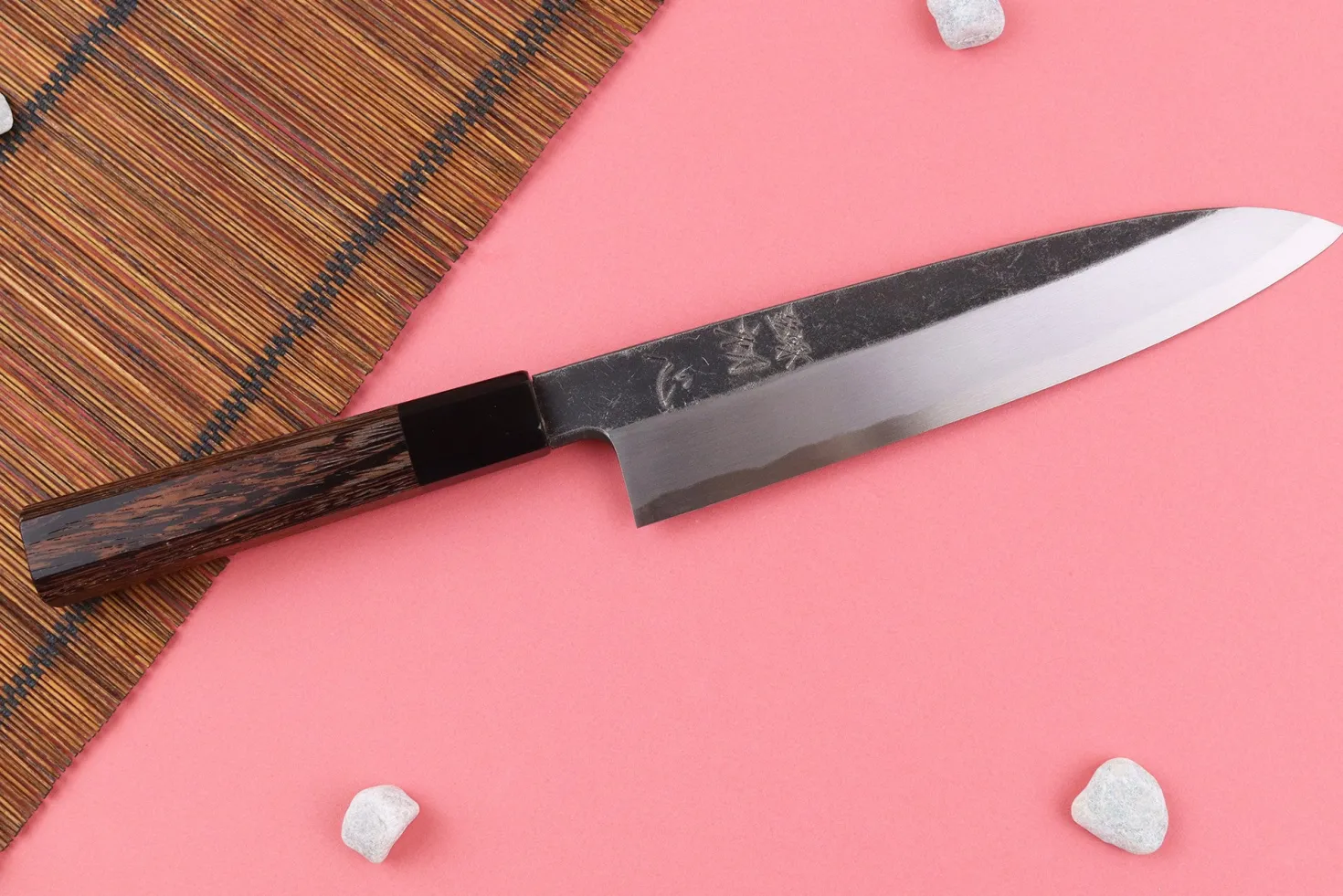 Couteau gyuto asymétrique 21cm japonais artisanal Hatsukokoro Shirasagi manche en wengé