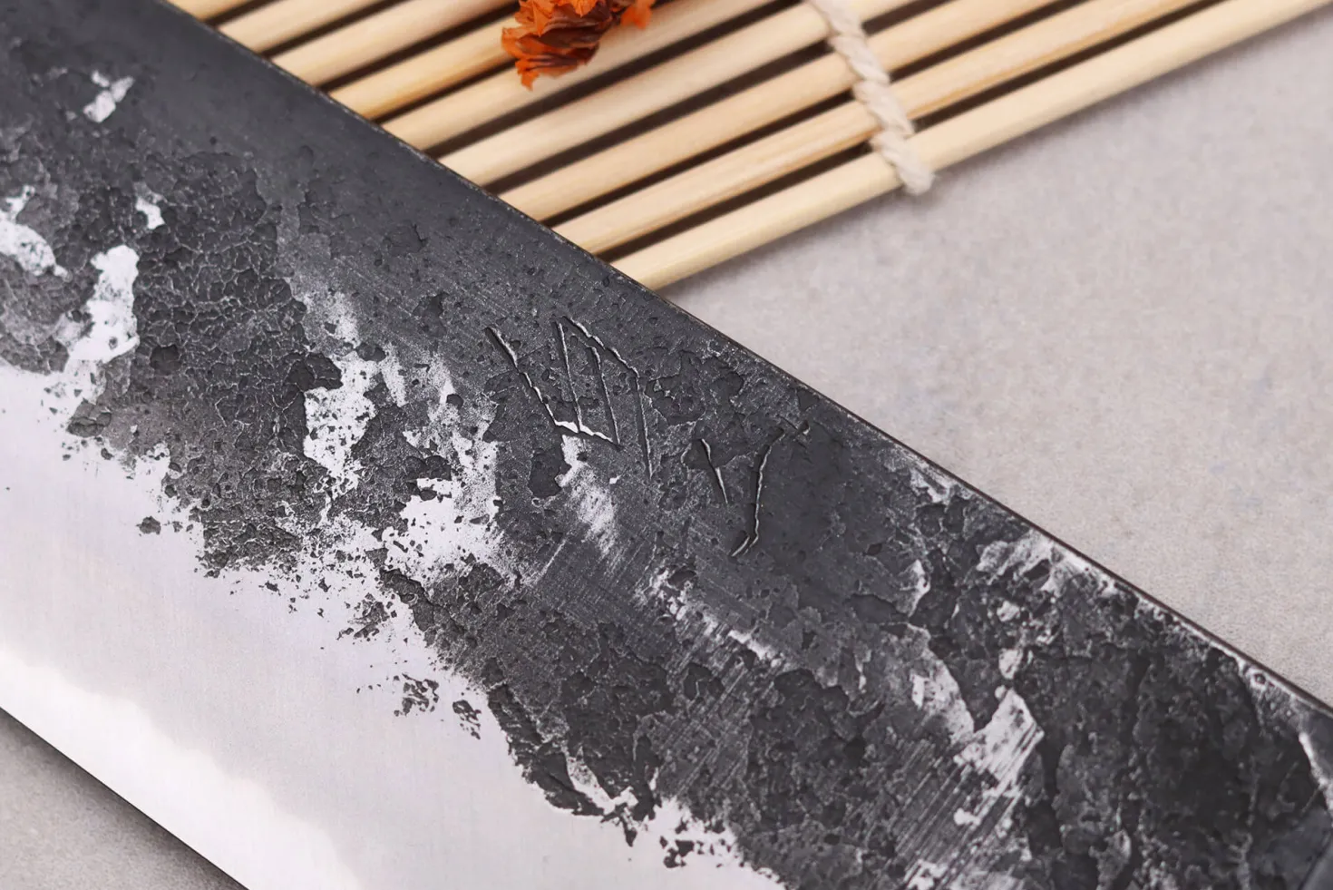 Couteau gyuto 18cm japonais artisanal Naoki Mazaki WS2 Black Nashiji