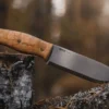 Couteau Helle Nord H670 lame en acier 14,7cm manche en bouleau frisé + étui en cuir