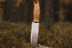 Couteau Helle Nord H670 lame en acier 14,7cm manche en bouleau frisé + étui en cuir