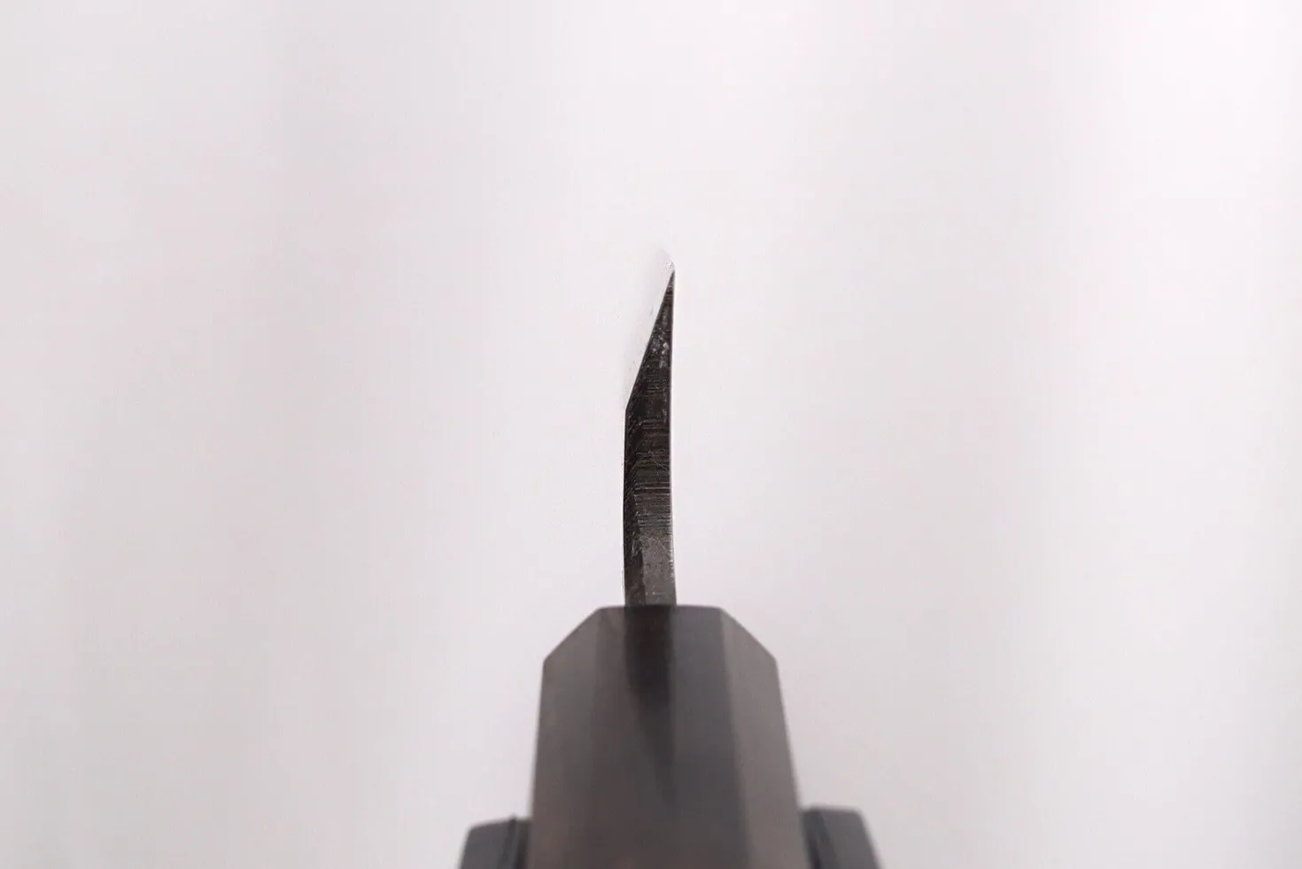 Couteau honesuki 15cm japonais artisanal Hatsukokoro Shirasagi manche en ébène