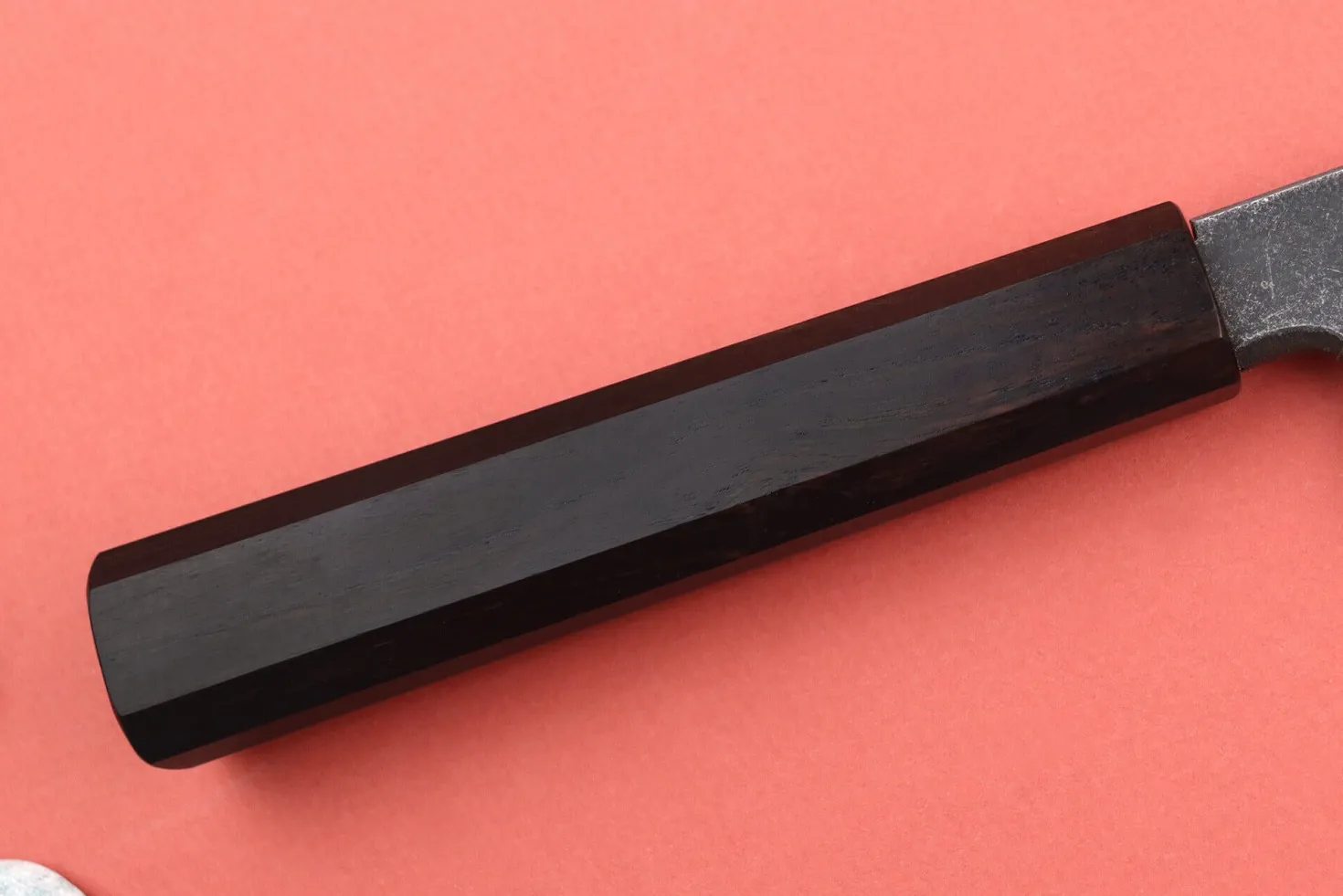 Couteau honesuki 15cm japonais artisanal Hatsukokoro Shirasagi manche en ébène