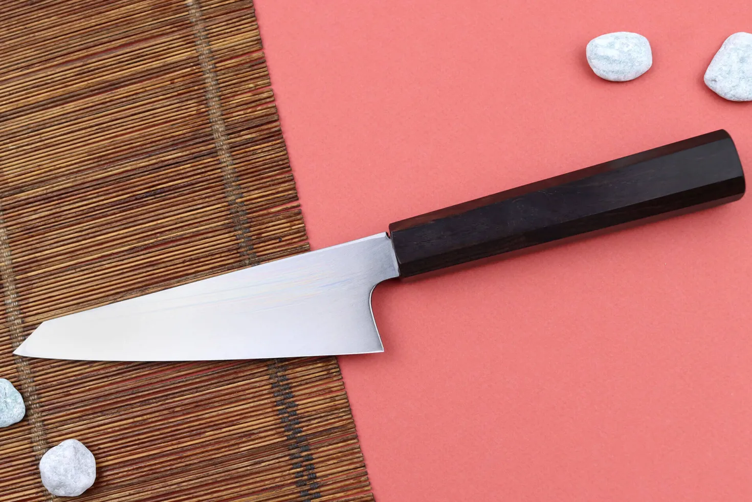 Couteau honesuki 15cm japonais artisanal Hatsukokoro Shirasagi manche en ébène