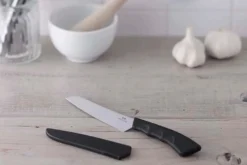 Couteau Kai Select pour fruits et légumes lame 12cm et manche noir + protège lame