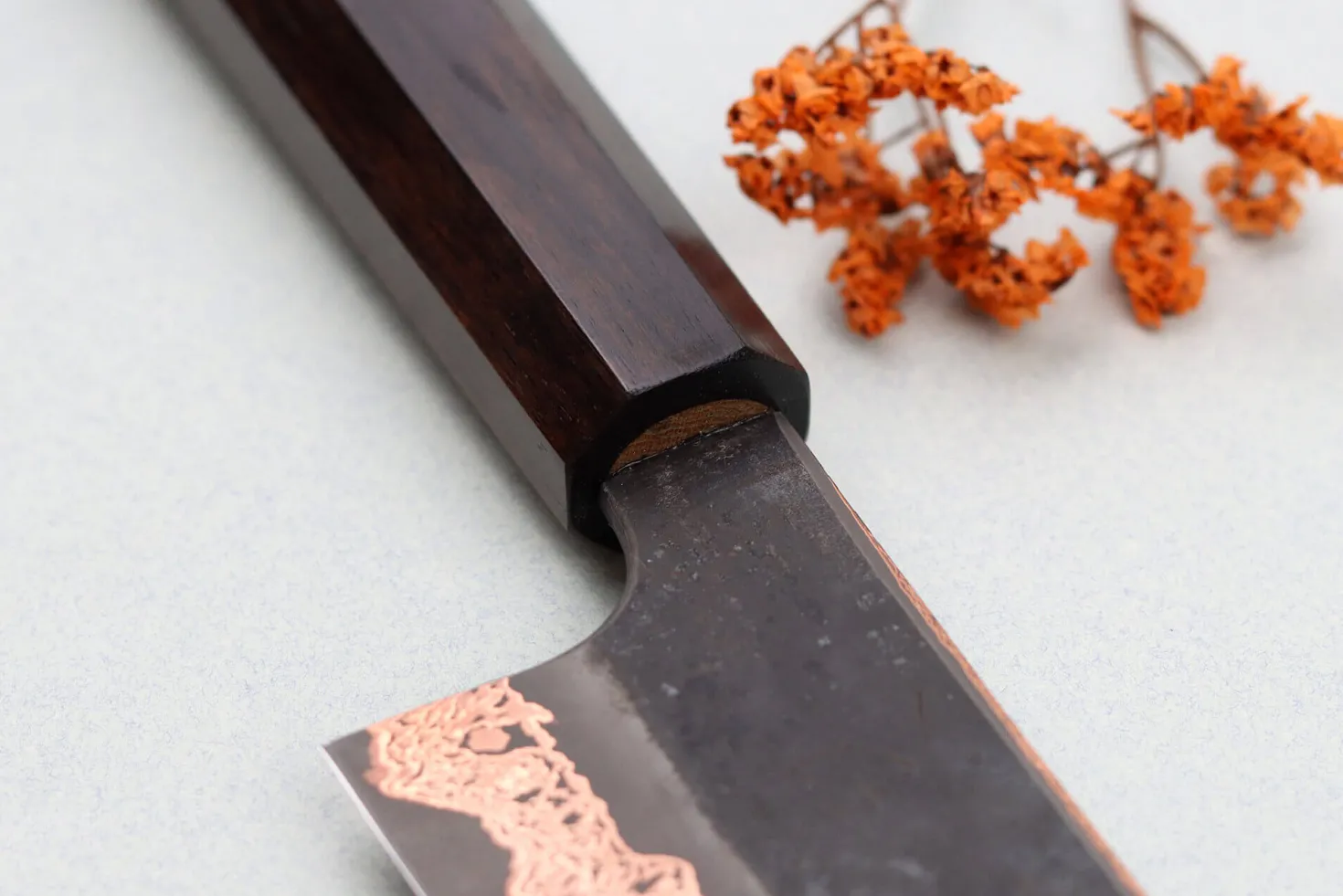 Couteau kiritsuke 24cm japonais artisanal Hatsukokoro Yorokobi Kurouchi Damas