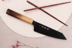 Couteau kiritsuke santoku 16cm japonais Sakai Takayuki Kurokage VG10 manche en chêne brûlé