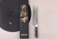 Couteau kiritsuke Wusaki Sakin Damas 10Cr 20cm manche en fibre de carbone et feuille d'or