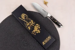Couteau ko-santoku Wusaki Sakin Damas 10Cr 13cm manche en fibre de carbone et feuille d'or