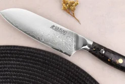Couteau ko-santoku Wusaki Sakin Damas 10Cr 13cm manche en fibre de carbone et feuille d'or