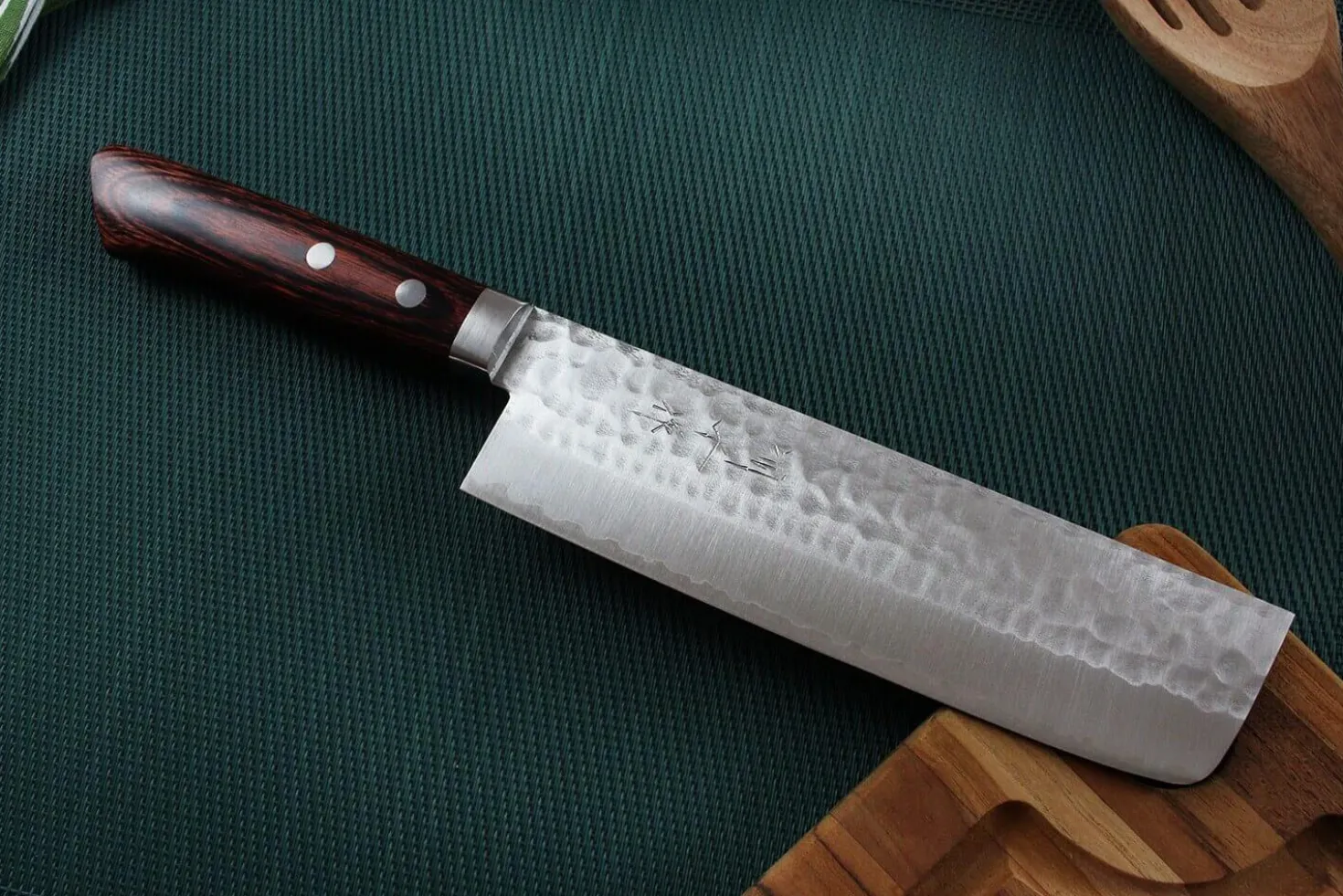 Couteau nakiri japonais artisanal Masutani 16.5cm martelé