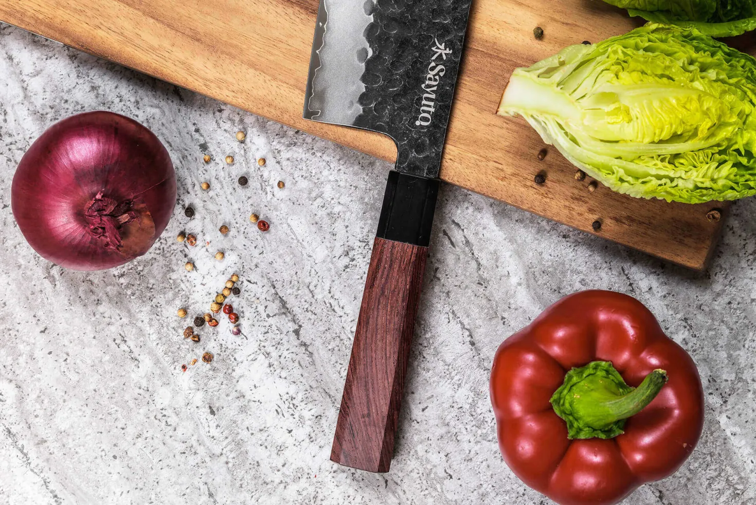 Couteau nakiri Sayuto Séquoia San Mai martelé 17cm