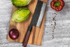 Couteau nakiri Sayuto Séquoia San Mai martelé 17cm