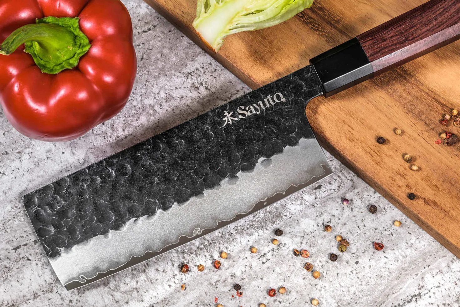 Couteau nakiri Sayuto Séquoia San Mai martelé 17cm