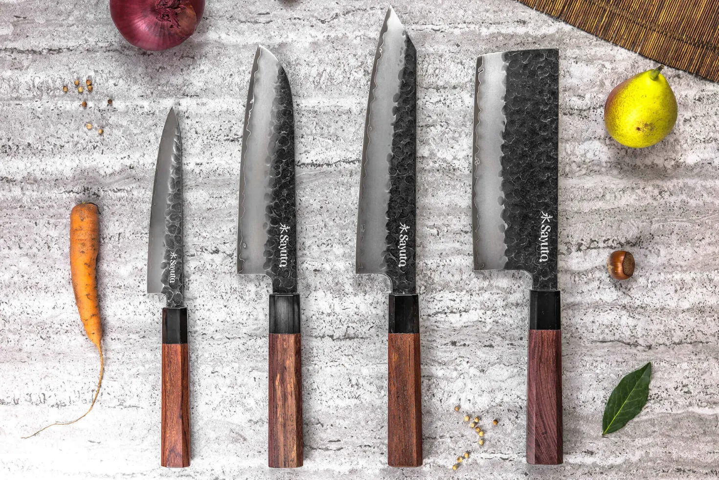 Couteau nakiri Sayuto Séquoia San Mai martelé 17cm