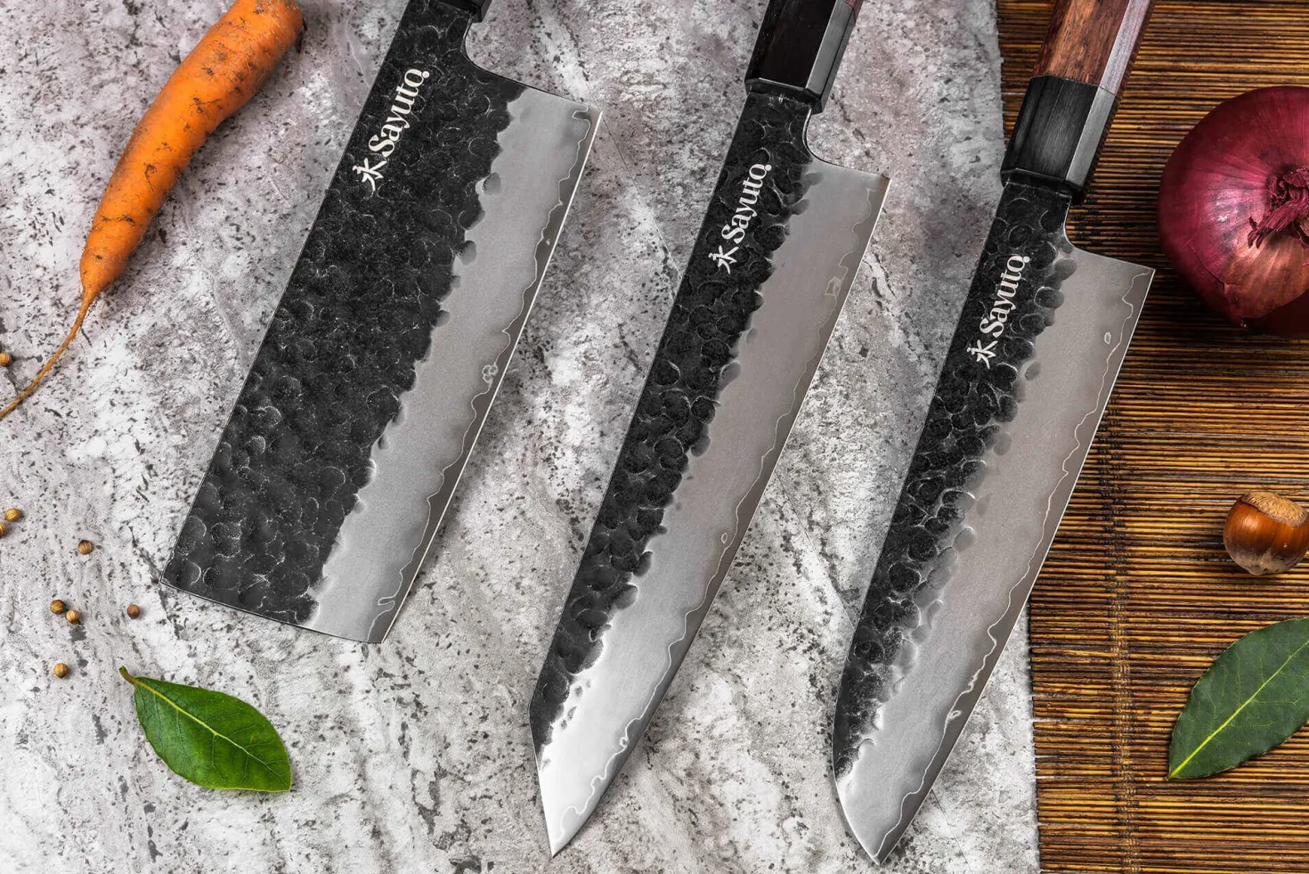 Couteau nakiri Sayuto Séquoia San Mai martelé 17cm