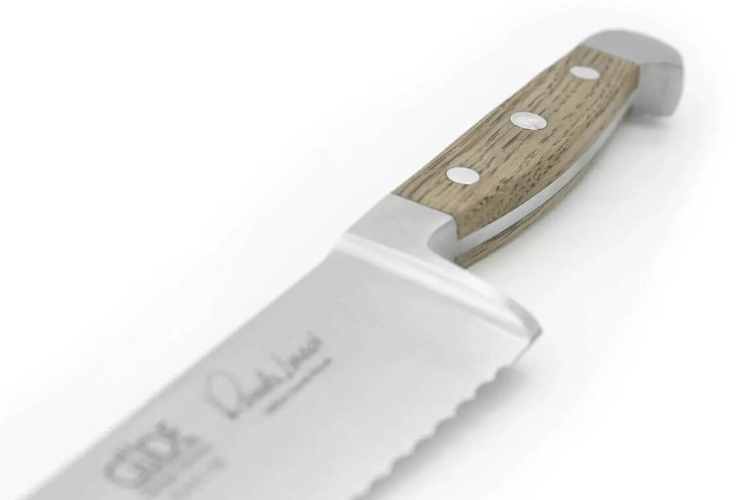 Couteau à pain Güde Alpha Chêne 21cm en acier forgé