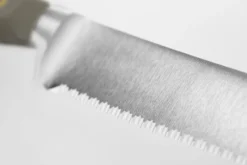 Couteau à pain Wusthof Classic Colour Velvet Oyster forgé lame micro-dentelée 23cm