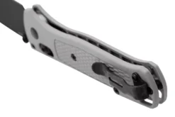 Couteau pliant Benchmade Bugout Storm Gray 535BK-08 manche Grivory gris 10,7cm