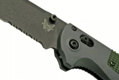 Couteau pliant Benchmade Redoubt 430SBK lame semi-dentelée manche Grivory gris/vert 12cm