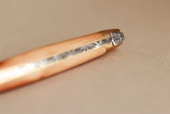 Couteau pliant Forge de Laguiole manche en bois de genévrier 11cm mitres en laiton