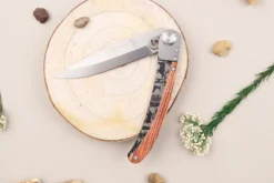 Couteau pliant Le Coq Français Forêt artisanal manche bois de violette 11,5cm + étui