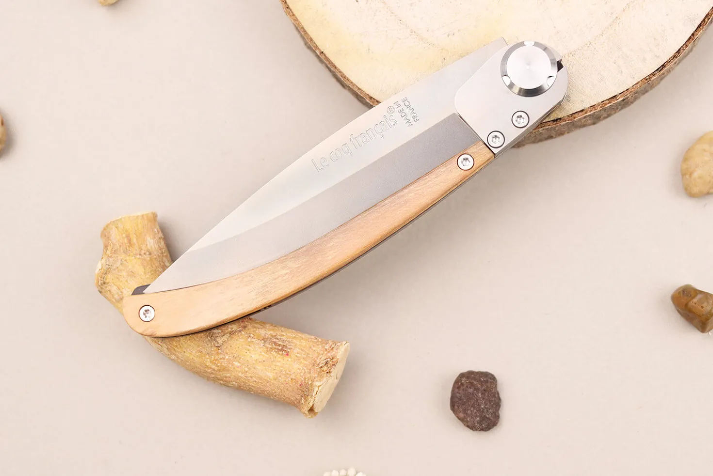 Couteau pliant Le Coq Français Rivière artisanal manche bois d'olivier 11,5cm + étui