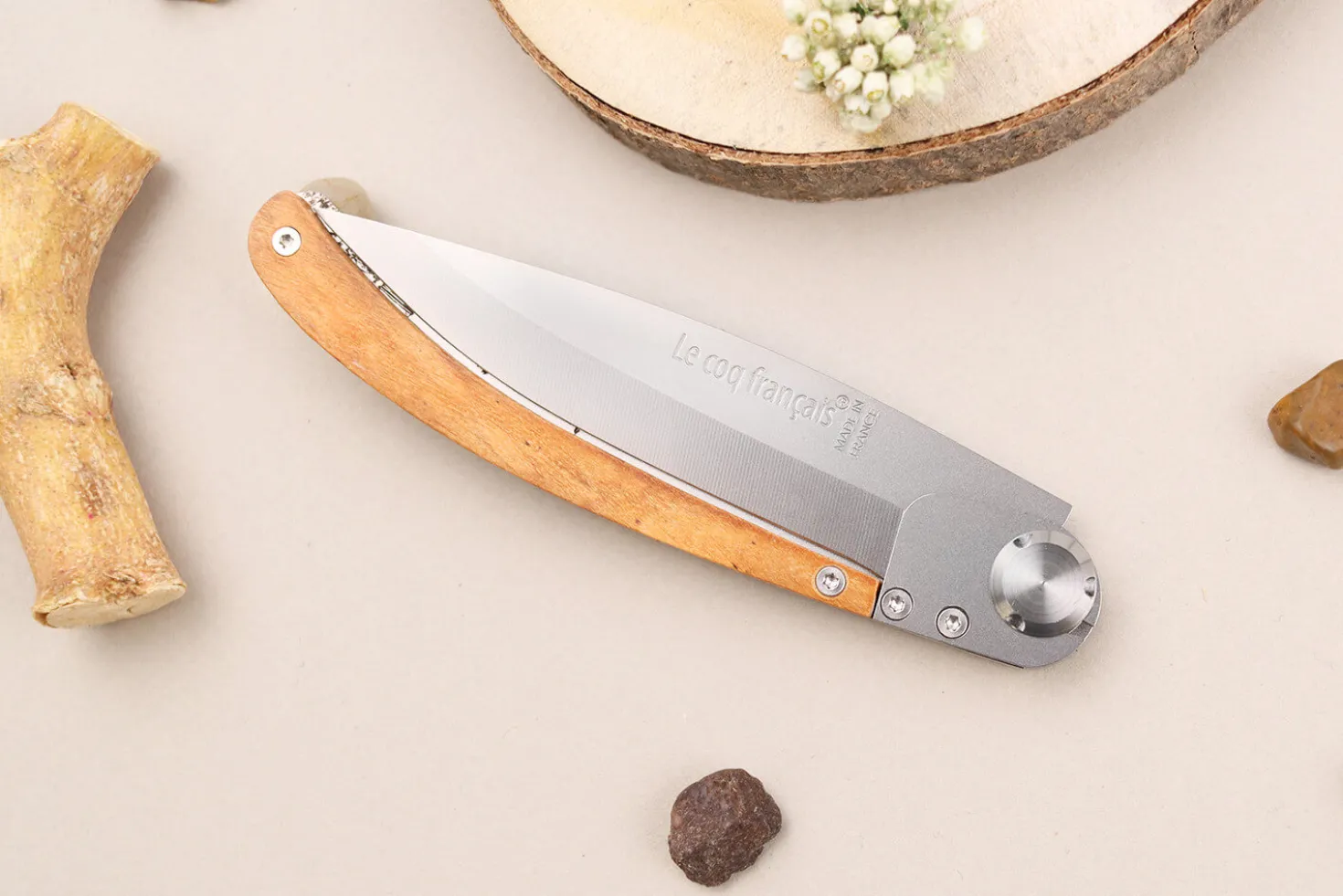 Couteau pliant Le Coq Français Paris artisanal manche bois d'olivier 11,5cm + étui