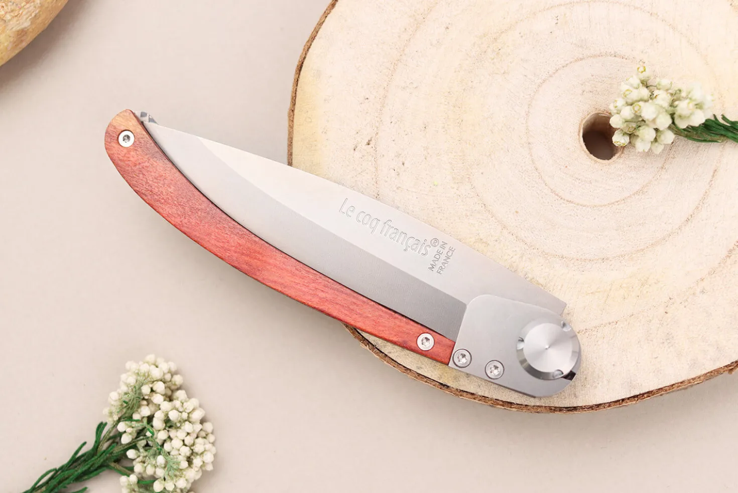 Couteau pliant Le Coq Français Safari Red Heart artisanal manche bois rouge 11,5cm + étui