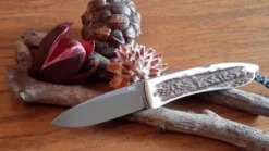 Couteau pliant LionSteel Opera manche 10cm lacet + étui