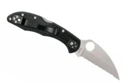 Couteau pliant Spyderco Delica 4 à dents C11FSWCBK manche en nylon/fibres de verre noir 10,8cm