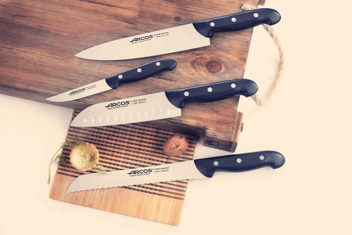 Couteau Santoku Arcos Maitre lame alvéolée 17cm