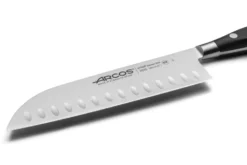 Couteau Santoku Arcos Riviera forgé lame alvéolée 18cm
