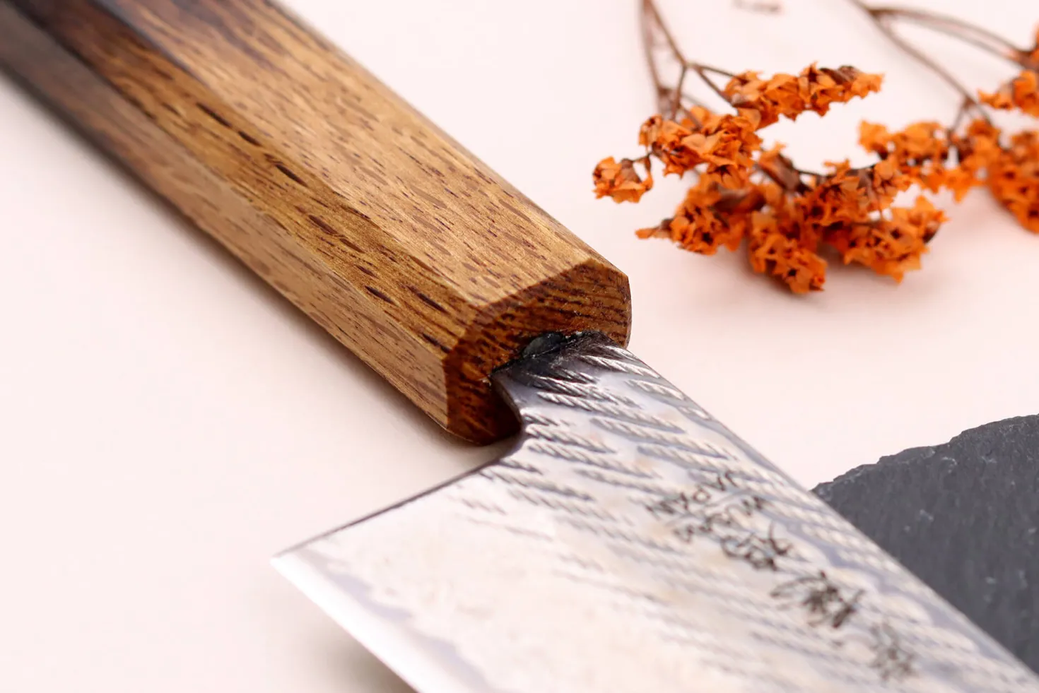Couteau santoku 16,5cm japonais artisanal Wusaki Nawame AUS10 damas