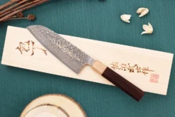 Couteau santoku 16,5cm japonais artisanal Takeshi Saji VG10 Gold
