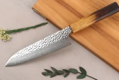 Couteau santoku 17cm japonais artisanal Wusaki Yaketa VG10 damas chêne brûlé