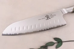 Couteau santoku 18cm Ryda Knives A-30 San Maï et manche en noyer