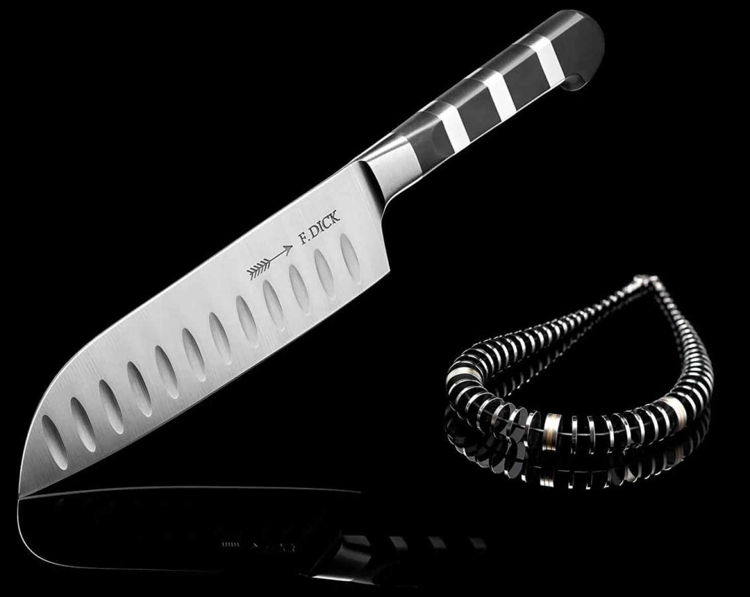 Couteau santoku forgé DICK 1905 lame alvéolée 18cm manche design