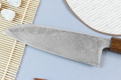 Couteau santoku japonais artisanal Wusaki Unagi AUS10 damas 16,5cm manche chêne