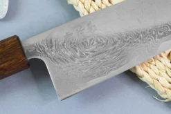 Couteau santoku japonais artisanal Wusaki Unagi AUS10 damas 16,5cm manche chêne