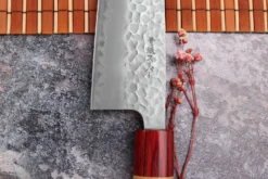 Couteau santoku japonais artisanal Tsunehisa Aogami Super martelé 16,5cm