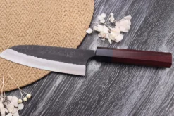 Couteau santoku japonais artisanal Nao Yamamoto Damas AS brut de forge 16,5cm