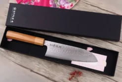 Couteau santoku japonais artisanal Makoto Kurosaki Sakura acier SG2 martelé 16.5cm