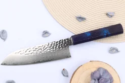 Couteau santoku japonais 17cm Sakai Takayuki Nanairo Blue Damas VG10