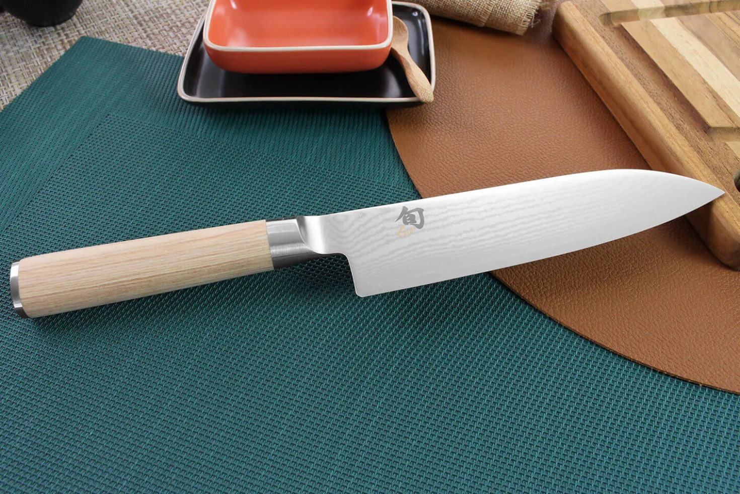 Couteau santoku japonais Kai Shun Classic White damas 33 couches 18cm