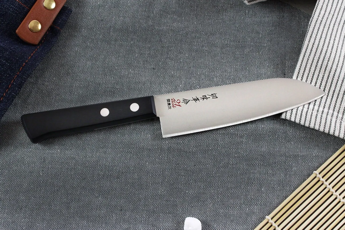 Couteau santoku japonais Kanetsugu Rev 21 lame 13.5cm micro dentée