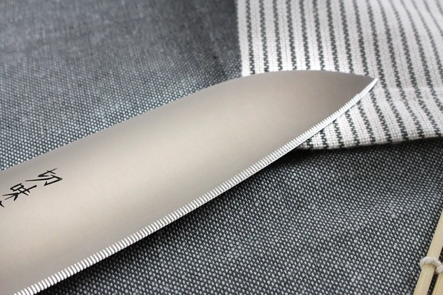 Couteau santoku japonais Kanetsugu Rev 21 lame 13.5cm micro dentée