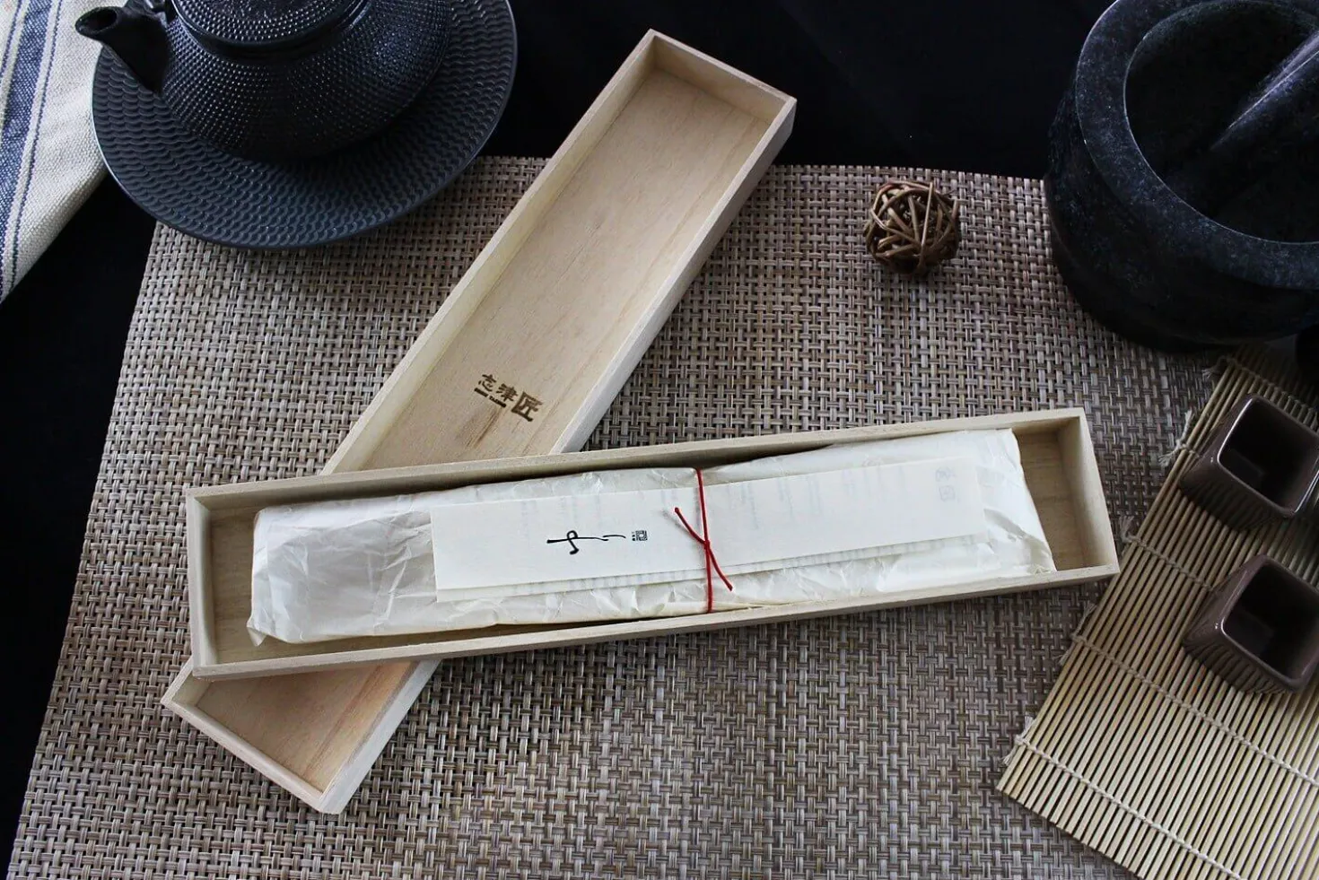 Couteau santoku japonais Shizu Hamono Yuri 18cm manche clair