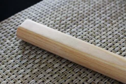 Couteau santoku japonais Shizu Hamono Yuri 18cm manche clair