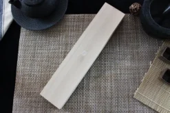 Couteau santoku japonais Shizu Hamono Yuri 18cm manche clair